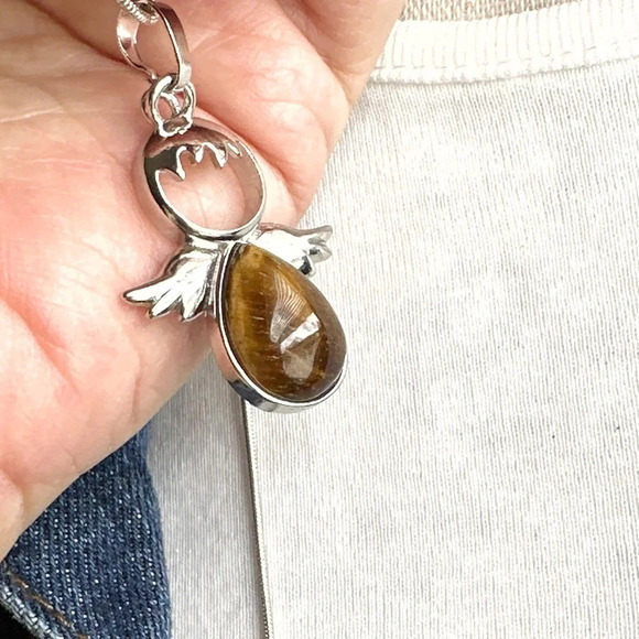 Tiger’s eye angel medallion silver pendant necklace/protection and peace - Picture 2 of 7